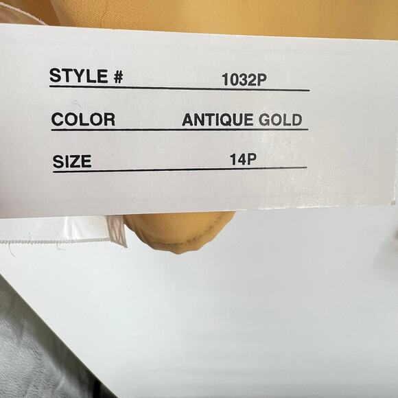 K.C. STUDIO Women’s NWT 2 Piece Antique Gold Top/Jacket and  Pants 14P Versatile - Picture 9 of 9